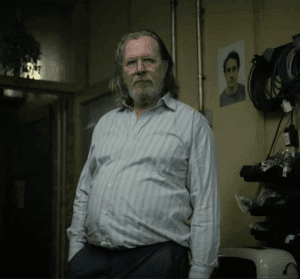 窓際のスパイに出演しているゲーリー・オールドマンの写真。