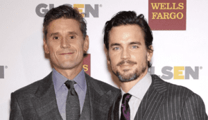 マット・ボマーと夫の写真。