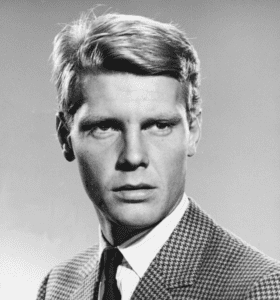 英国俳優ジェームス・フォックスの写真(白黒)